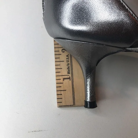 Enzo Angiolini Silver Strappy Leather Heels Elegant Design  Zipper Back 7 1/2M - Picture 15 of 15